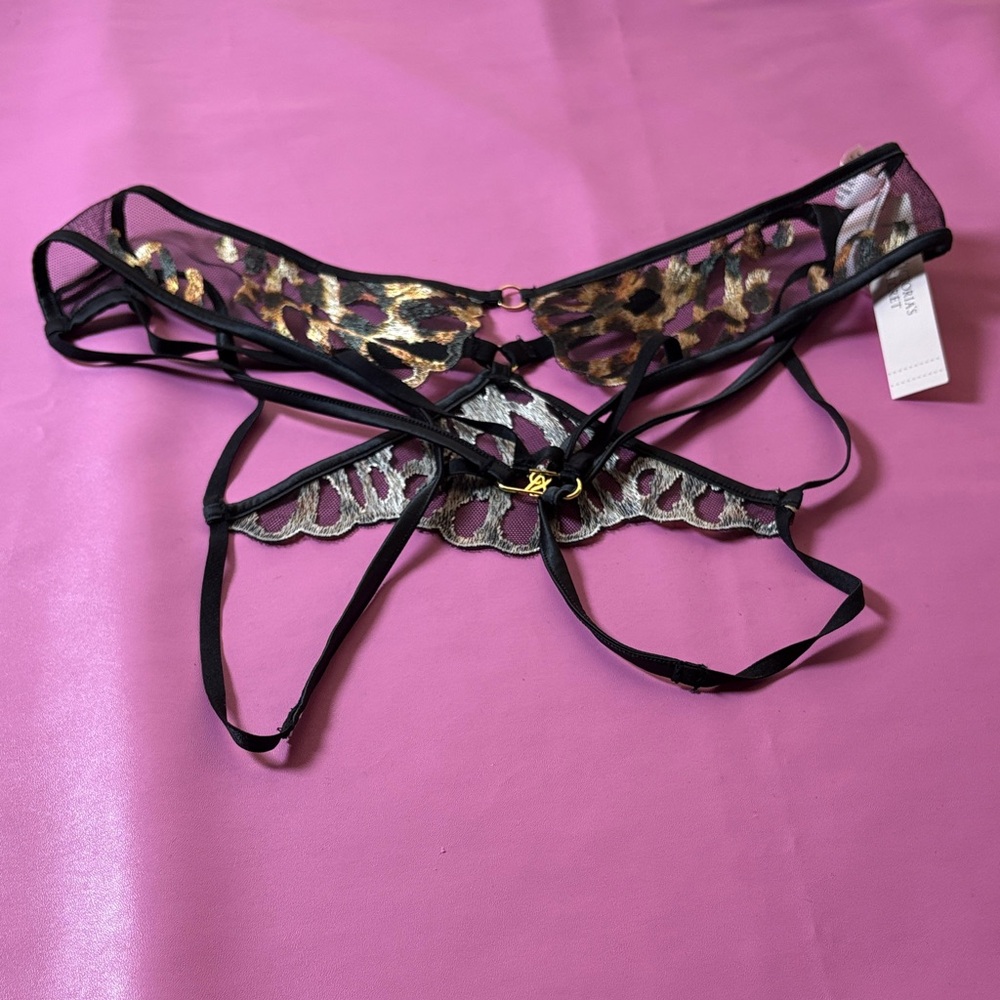 Victoria's Secret Black and Gold Lace Bra